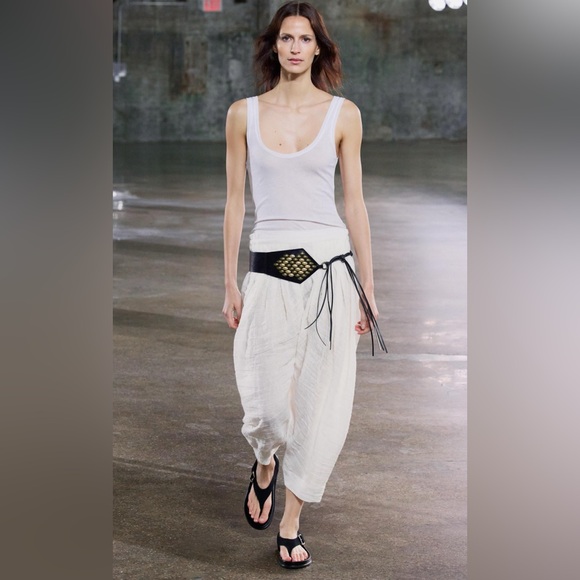 Zara ZW Collection Linen Ballon Pants Size L NWT Ecru. Absolutely stunning.❣️